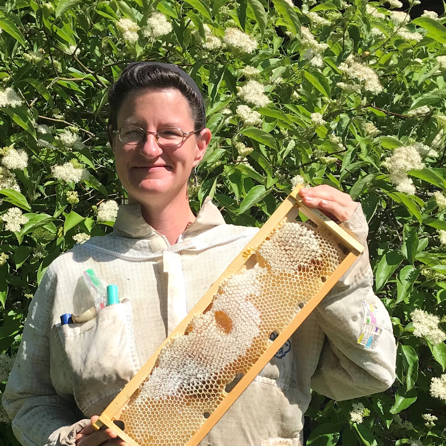 Trish holding a frame of honeycomb